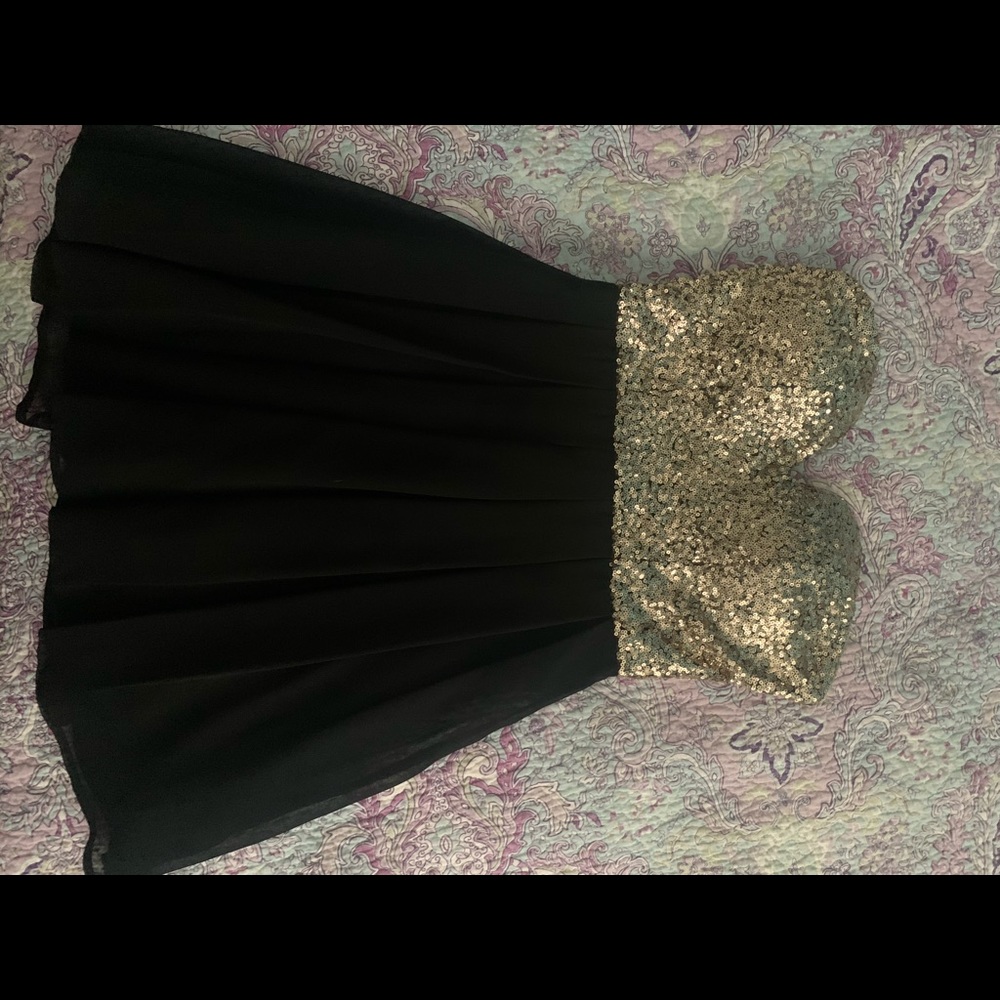 Junior strapless black and gold dress